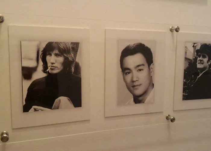 Guest house R & Freud